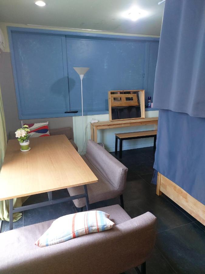 Buzz Guesthouse Hostel Seoul Exterior photo