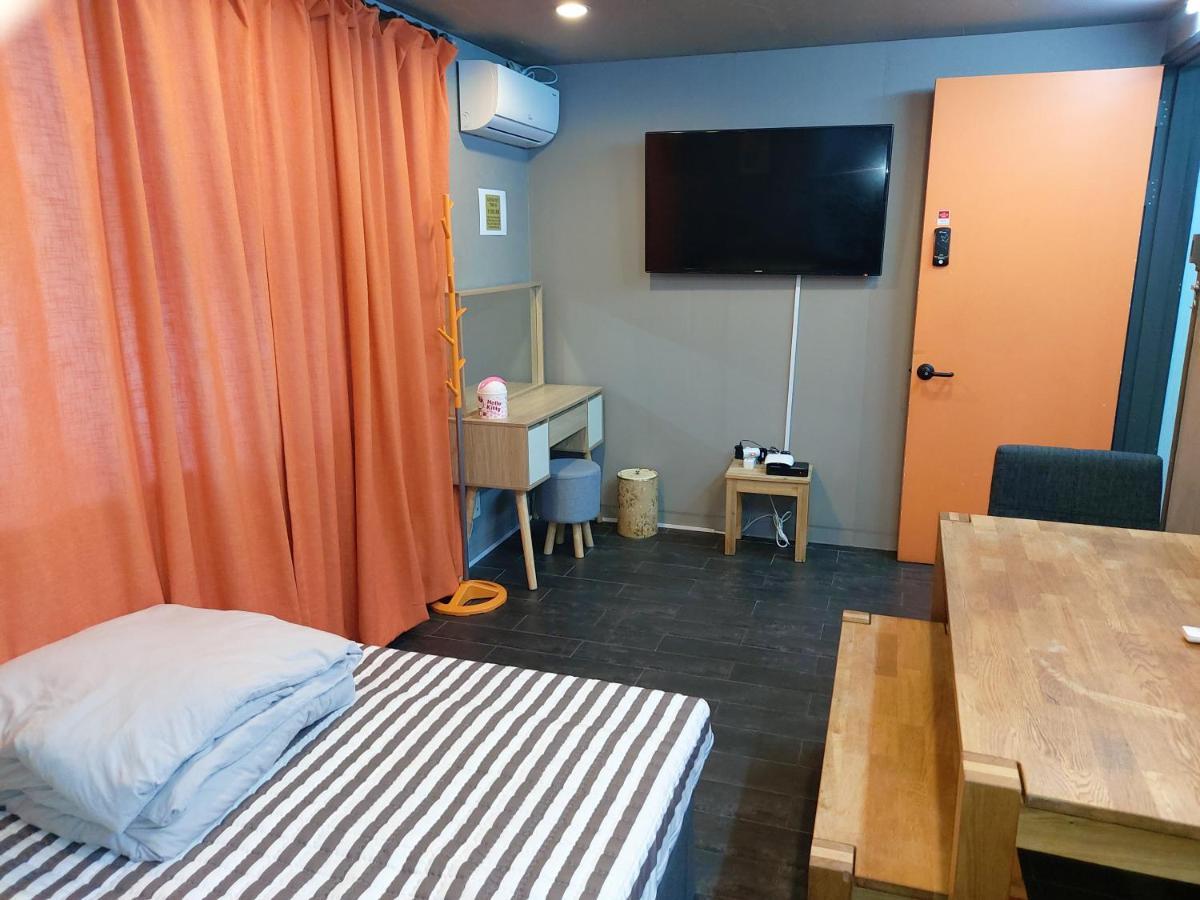 Buzz Guesthouse Hostel Seoul Exterior photo